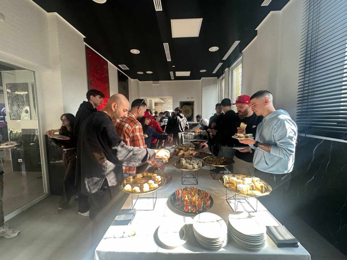 pranzo staff snipes in location a buffet